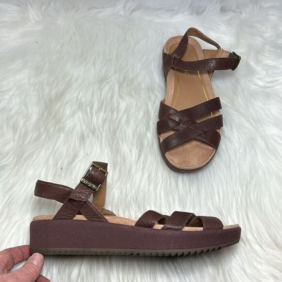Vionic Violet NWOT Brown Strappy Leather Sandals Sz 8 - Picture 1 of 6